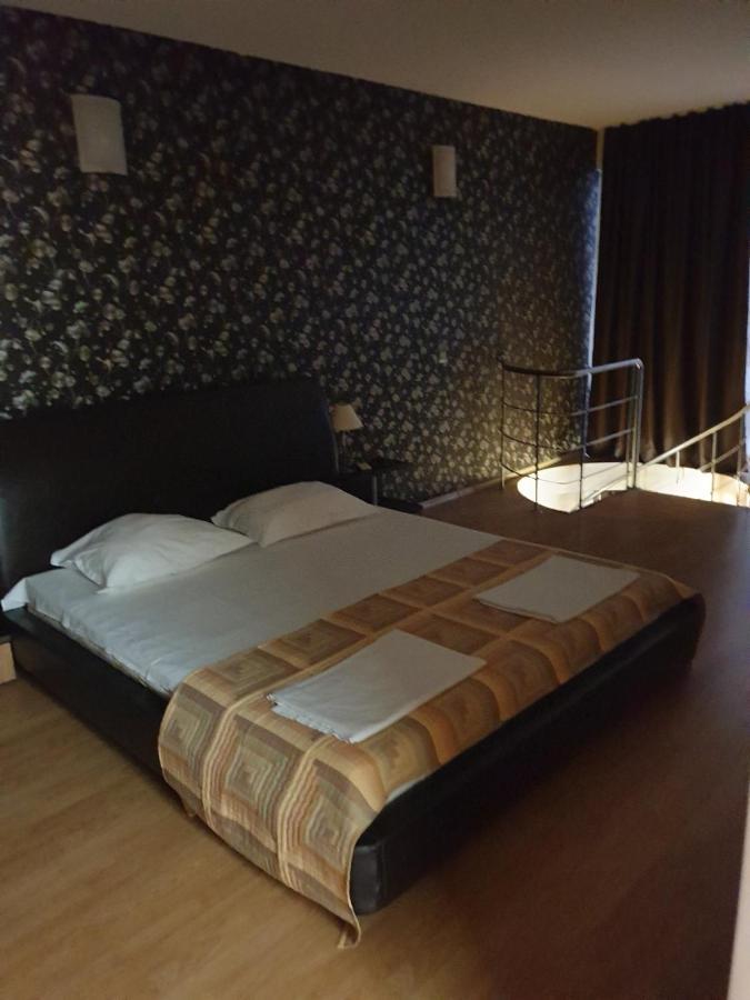 Guest House California เปาโมเรีย ภายนอก รูปภาพ